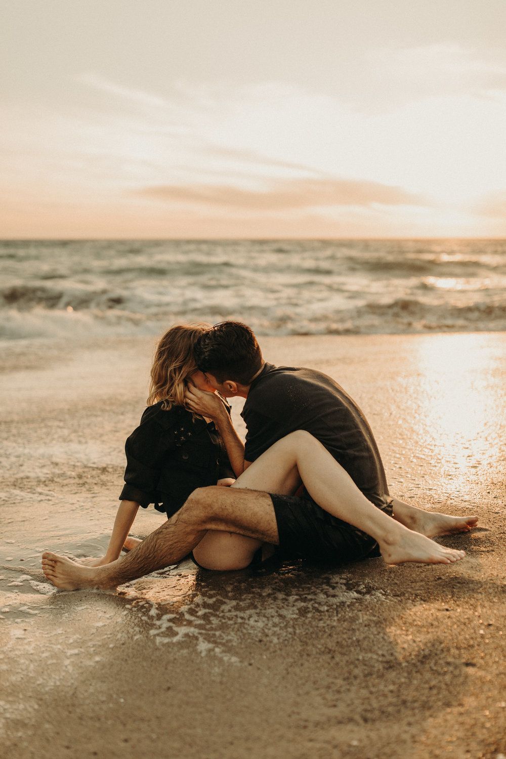 Жесткий и романтический секс на далёком пляже